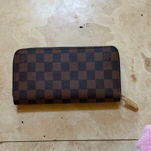 Checkered Brown and Black Zip Wallet